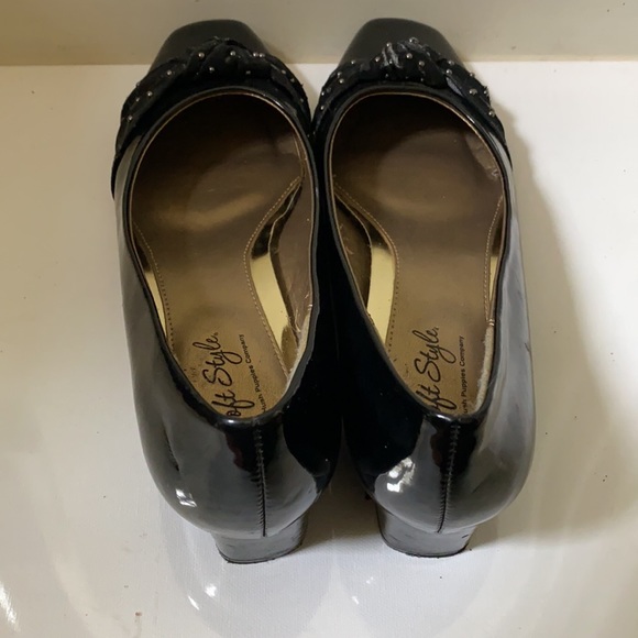 soft style women’s heels - Picture 3 of 3